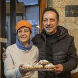 Ad accoglierci ci sono i coniugi Amedeo Savoni e Mariella Naglieri, che portano avanti con passione la tradizione culinaria. �Seguendo una ricetta antichissima e segretissima ereditata da mia madre, che oggi avrebbe avuto 102 anni�, aggiunge Mariella